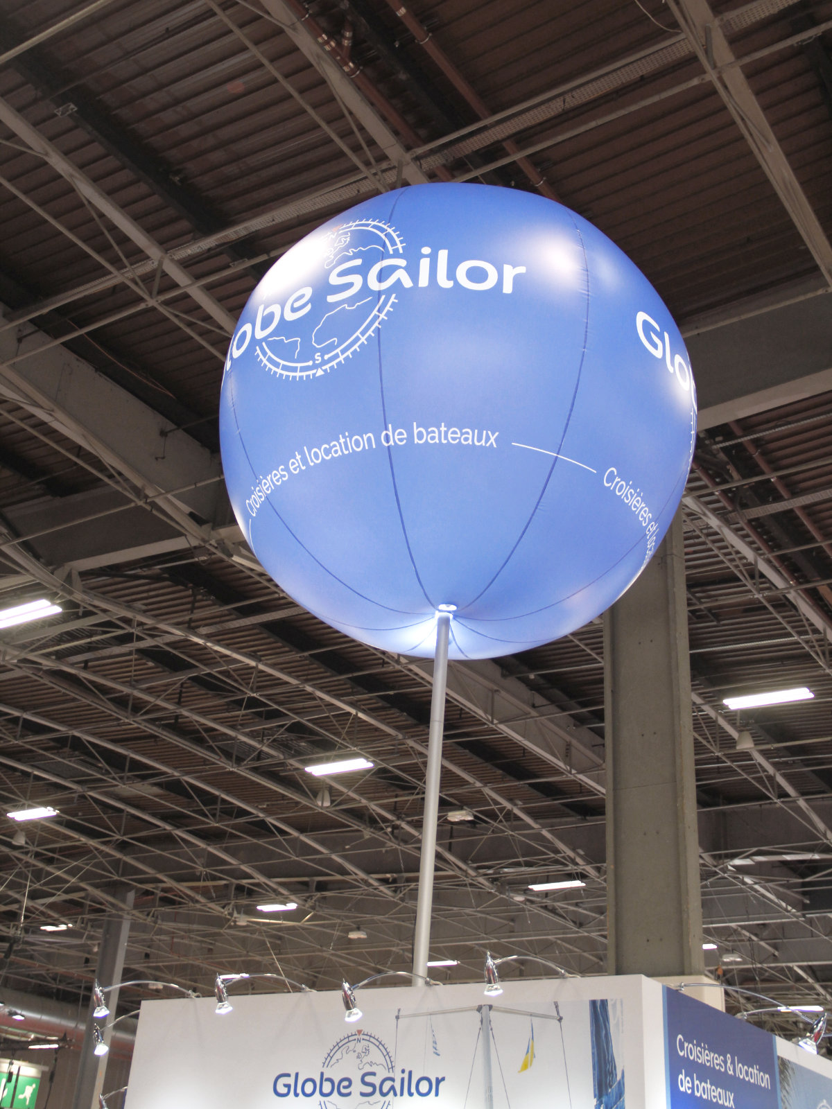 Blue balloon perched high with the GlobeSailor logo in each direction.