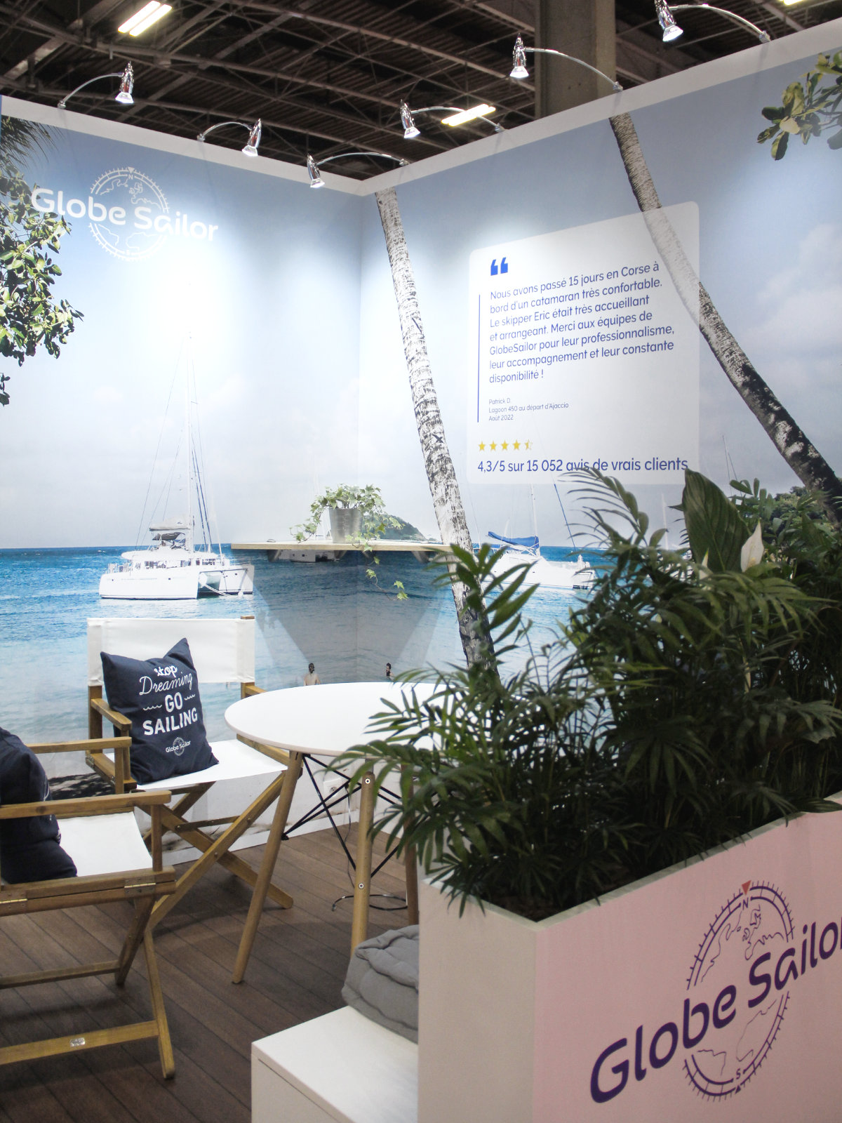 Right corner of the GlobeSailor stand.